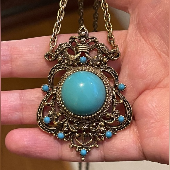 Antique style faux turquoise gold tone pendant necklace - Picture 6 of 8